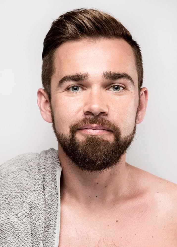 https://essencaclinic.com/wp-content/uploads/2024/12/Beard-Transplant-min-1.jpg